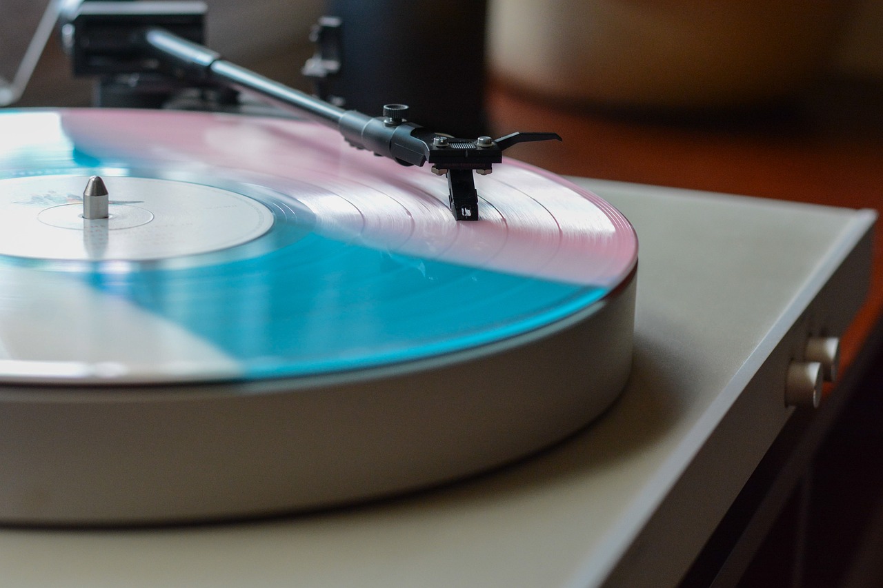 Creating a Vintage Wooden Record Player: A Guide